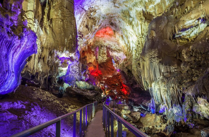 пещера Прометея